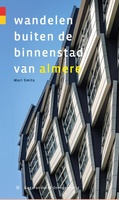 Wandelen buiten de binnenstad van Almere