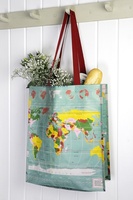 & shopper met wereldkaart